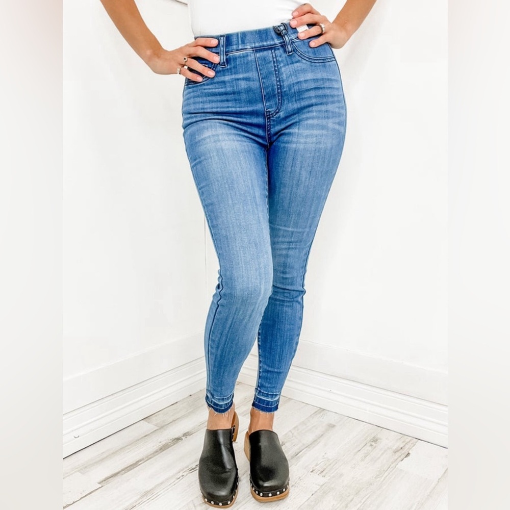 Judy Blue Jeans size 16w pull-on. NWT